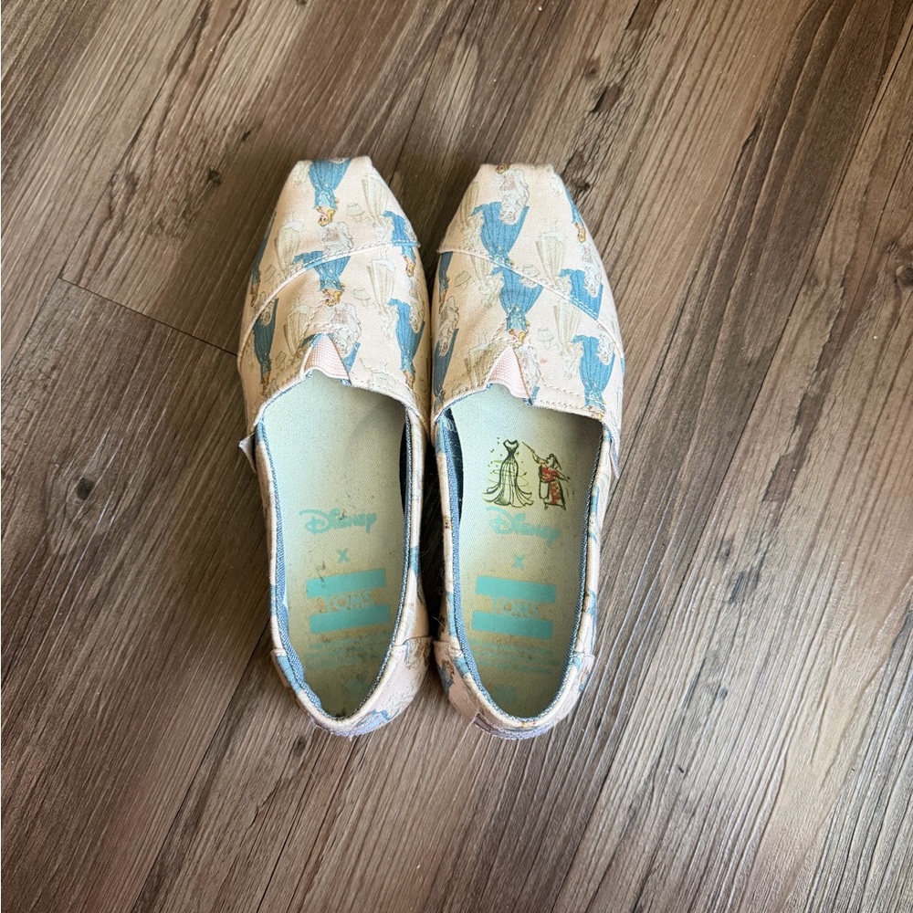 EUC TOMS Disney Sleeping Beauty Shoes